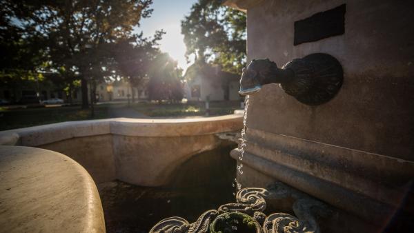 Halászlányszobor_2