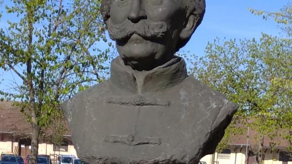 boczkó dániel mellszobor