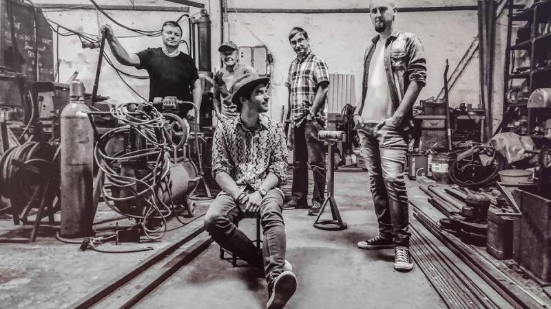 Lackás és a Banda koncertje a könyvtárban