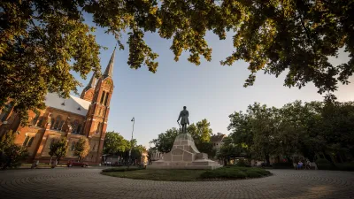 Kossuth_szobor_kat_templom1